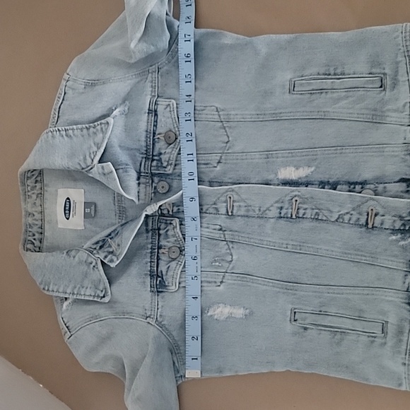 Old Navy Women's Distressed 100% Cotton Denim Jean Jacket. Size XS, EUC - Picture 6 of 7